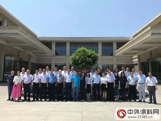 中国涂料工业协会建筑涂料分会第四届第五次理事会会议在成都召开