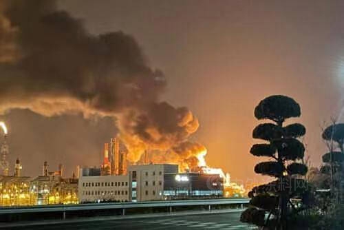 韩国第三大炼油厂爆炸，火柱腾起数十米，上游77万吨PX停车，聚酯漆成本又要涨