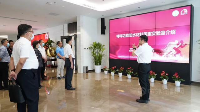 扬州市委常委、经开区党工委书记潘学元一行赴东方雨虹考察交流