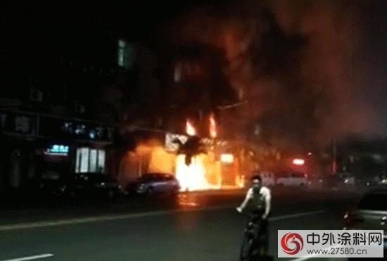 东莞一油漆店发生火灾 现场成废墟"116832"
