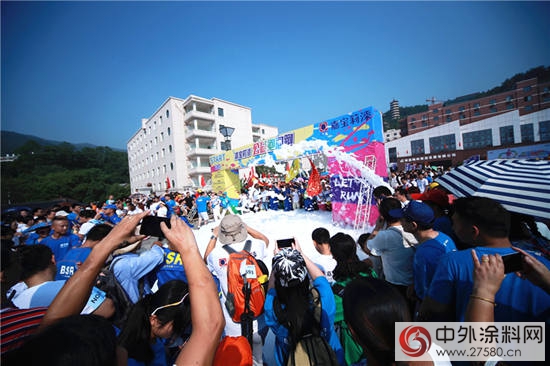 嘉宝莉南昌泡泡跑 千人欢聚梦幻海洋