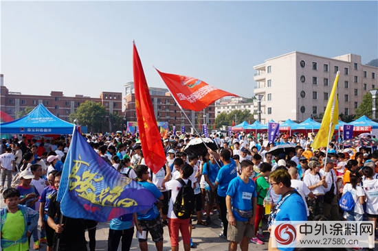 嘉宝莉南昌泡泡跑 千人欢聚梦幻海洋