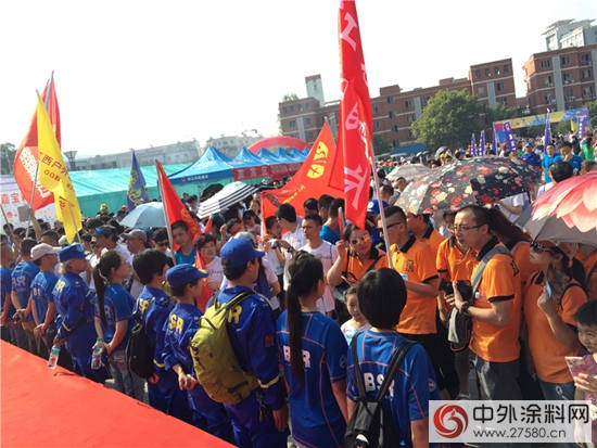 嘉宝莉南昌泡泡跑 千人欢聚梦幻海洋