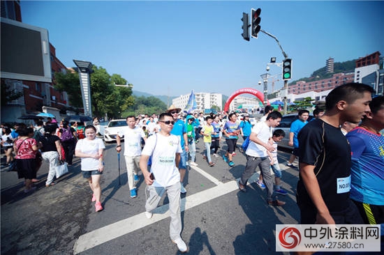 嘉宝莉南昌泡泡跑 千人欢聚梦幻海洋