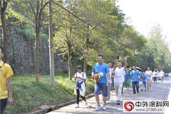 嘉宝莉南昌泡泡跑 千人欢聚梦幻海洋