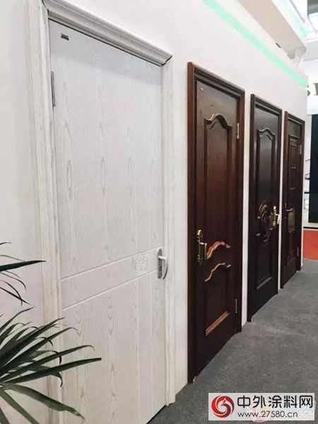 北京木门展 君子兰漆E4-06展位人流不息