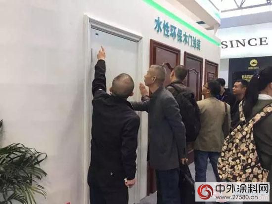 北京木门展 君子兰漆E4-06展位人流不息