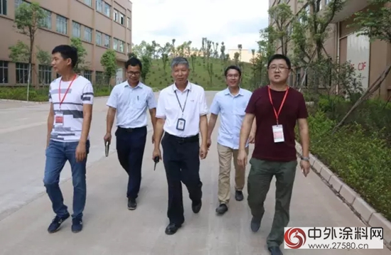 走进长江家具，坚持不懈的耐心服务赢得客户信赖
