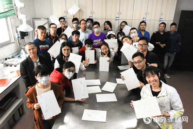 美涂士家具漆携手华农学子，开启一场神秘家具魔法之旅！
