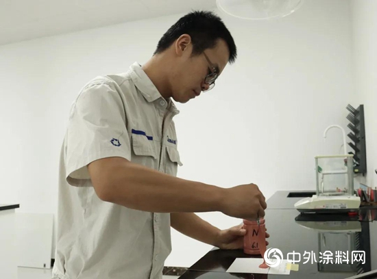 研发标兵拍了拍你：待危机化解 你创造的价值不会被埋没