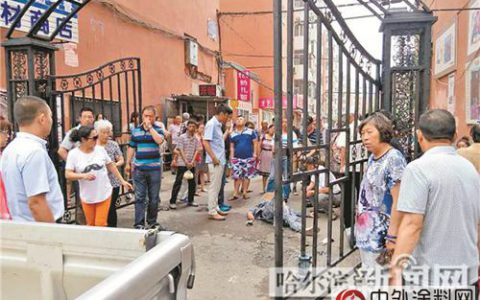 油漆工晒蒙了踩空3米梯子摔昏"
103118"