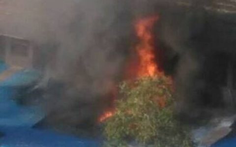 渭南城区油漆批发中心突发大火 浓烟百米高"
107213"