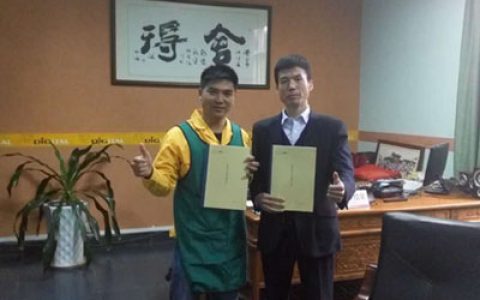 数码彩漆成功“牵手”贵州都匀市福泉蒋总"
111195"