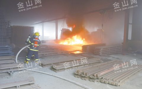 打磨器具冒火花 引燃车间油漆池"
111153"