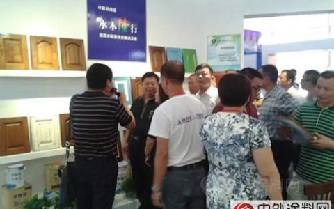 力捧水性涂料 赣州18市县领导参观华隆涂料展位