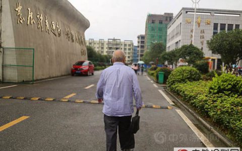 18年助学800万的神秘人首次亮相，原来是展辰"
123008"