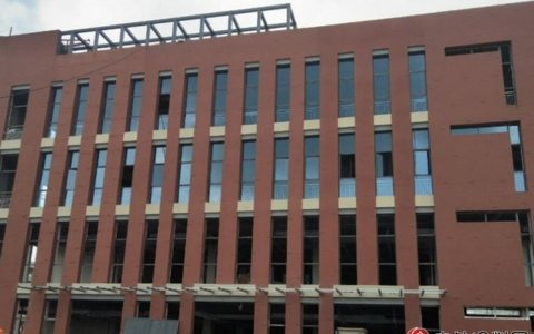 河南信阳：鳄鱼漆中标息县高中！