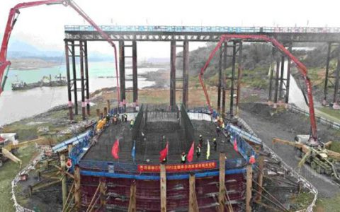 建设再提速，培森柳江特大桥主墩承台施工圆满结束