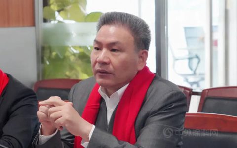 青浦区副区长倪向军莅临亚士颁发两项荣誉