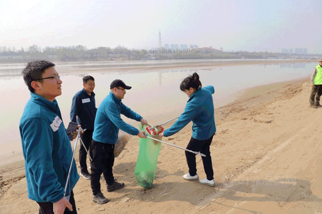 践行七彩公益，鸣奏自然韵绿——七彩建设公益植树活动侧记