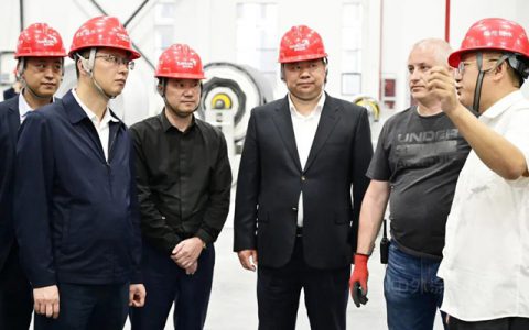 吴江区委常委钱宇莅临凯伦高分子产业园参观调研