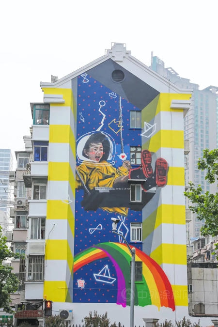 让城市更出“色”，「为爱上色」艺术＋上海第37幅城市彩绘落地陆家嘴