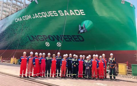 9艘全球最大双动力集装箱船全部交付 I 全部中国造！