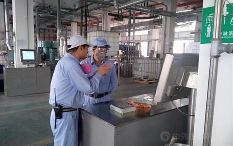 中远关西党委书记、总经理王居仁对各地工厂进行节前检查及慰问