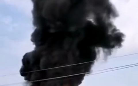 突发！江门一涂料厂发生火灾