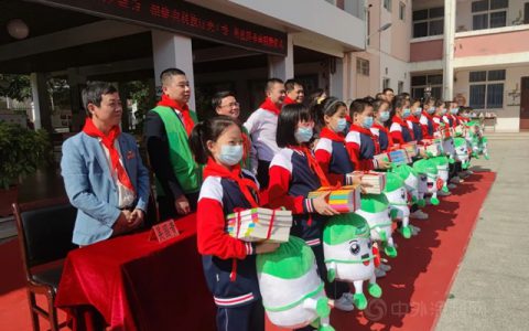 关爱成长 科教助学丨三棵树公益基金会再次援建7所校园科教图书室