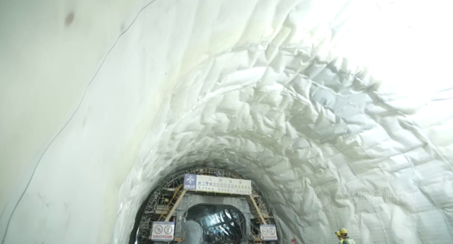 东方雨虹HDPE助力广西在建最长隧道高速公路