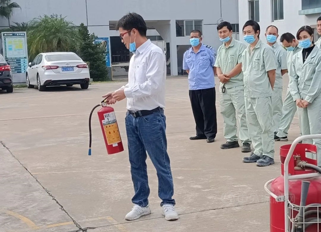 汇龙涂料开展消防技能竞赛 筑牢生产安全防线