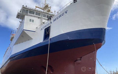 阿克苏诺贝尔向民用医院船“非洲慈悲号”干船坞捐赠大量海洋涂料