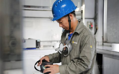 榜样的力量 | 守匠心 育匠星 扬匠魂——记展辰资深调色师傅爱生