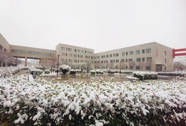 “热雪”集结，寻觅东方雨虹的浪漫