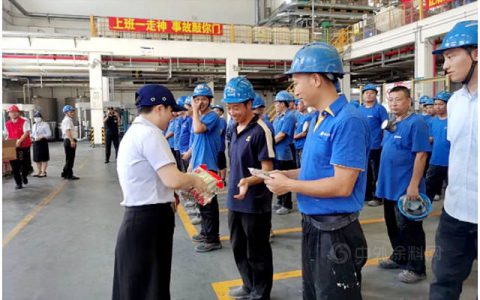 展辰：炎炎夏日送清凉 丝丝关爱润心田