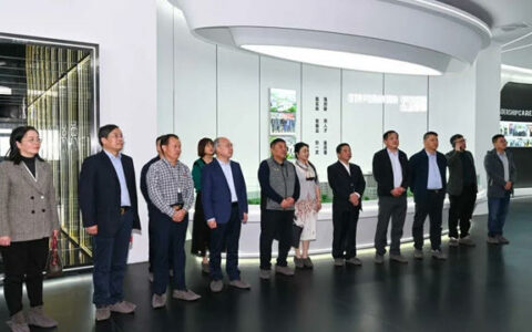 常州纺院党委书记吴访升一行莅临晨光集团参观考察交流