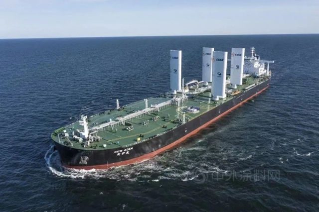 中远佐敦助力30万吨VLCC船盛装启航