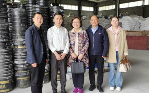 听需求解难题  凝合力谋发展 ——宁波涂协携专家走访企业