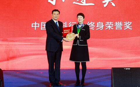 孙莲英获中国涂料行业终身荣誉奖