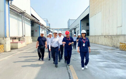 崇州市市委书记陈茂禄一行莅临北新防水成都基地走访调研