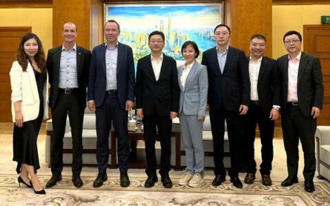 海虹老人集团总裁兼首席执行官Michael Hansen一行与浦东新区领导进行会谈