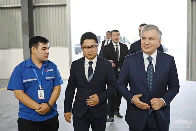 乌兹别克斯坦总统米尔济约耶夫视察中亚北新，连任后首次全国经济会议在中亚北新召开