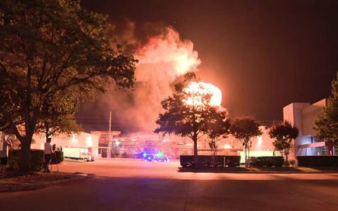 突发！宣伟一工厂起火爆炸 一人受伤