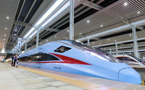 复兴号上新“皮肤”，“蓝神龙”帅气开跑！中山大桥化工助力涂饰全新高铁色彩