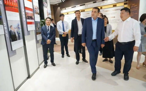 北新建材尹自波会见乌兹别克斯坦费尔干纳州州长博扎罗夫一行