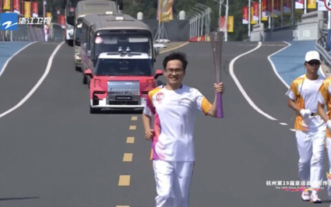 第38位火炬手！杭州亚运会跑来一位涂料人