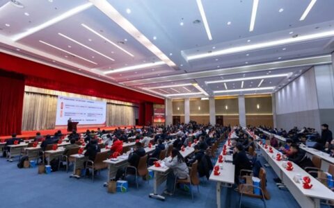 碳谷绿湾举行2024年会暨工作汇报会，紫荆花荣获2023年度科技创新奖！