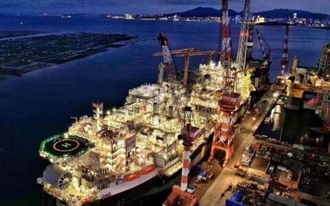 国内首例！“海上油气巨无霸”启航