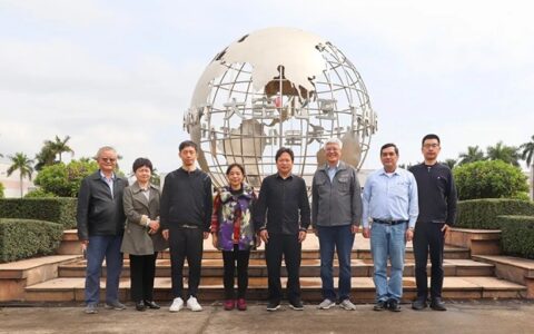 上海市青浦区重固镇镇长一行莅临东莞大宝化工考察指导